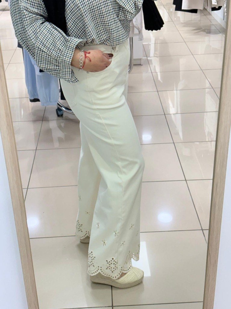 Pantalón Wide Leg bajo bordado 