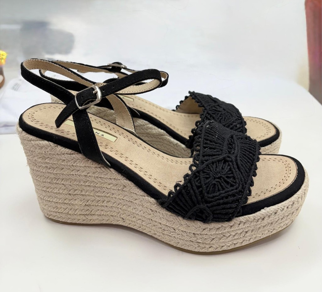 Cuña Negra Tira Bordada